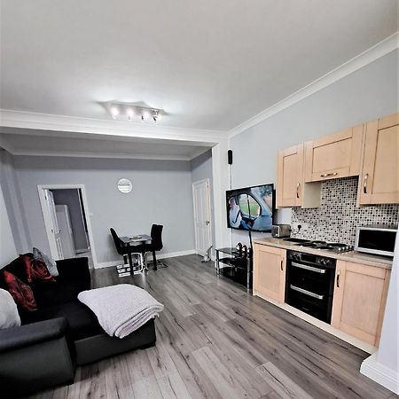 Large Flat Quite Location Modern And Well Equipped Apartment Суонидж Екстериор снимка