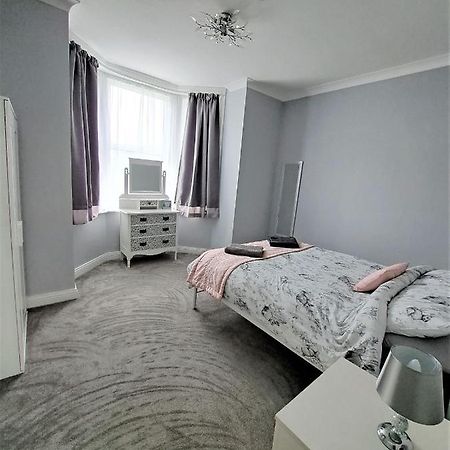 Large Flat Quite Location Modern And Well Equipped Apartment Суонидж Екстериор снимка