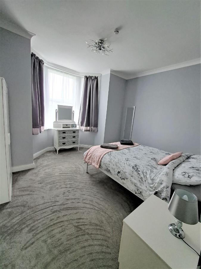 Large Flat Quite Location Modern And Well Equipped Apartment Суонидж Екстериор снимка
